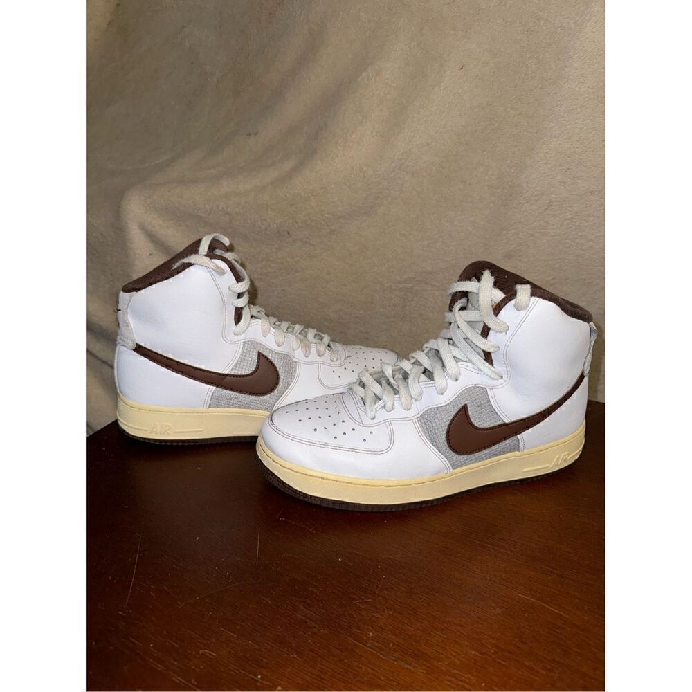 07’ Nike Air Force 1’s high top leather sneakers size 9